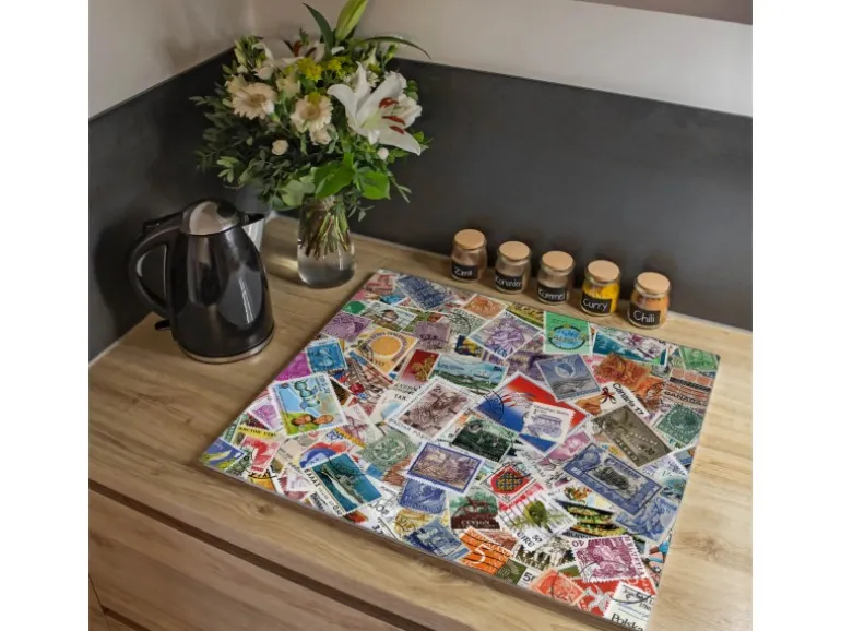 Banjado Herdabdeckplatte Glas 1 Teilig 60x52CM Schneidebrett Herdabdeckung Mit Motiv Briefmarken