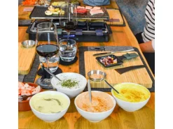 DuneDesign Raclette Teller Set mit Dipschale für 4 Personen 30 x 25 cm