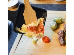 DuneDesign Raclettebrett mit Spachtel für 2 Personen 30 x 22 cm aus Bambus