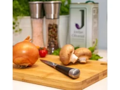 DuneDesign Schneidebrett aus Bambus 33 x 23 x 2 cm mit Saftrille