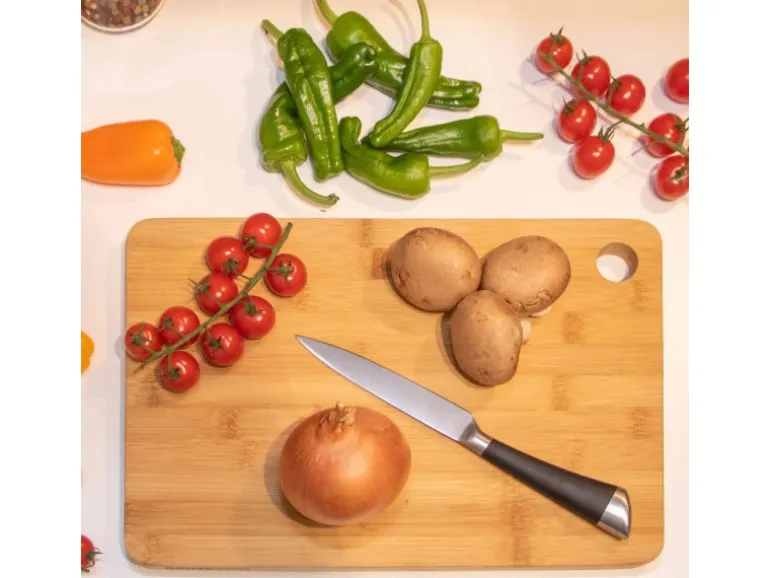 DuneDesign Schneidebrett aus Bambus 33 x 23 x 2 cm mit Saftrille