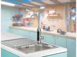 Maxxmee Warm und Kaltwasserarmatur mit integrierter Heizspirale Edelstahl 3600 W