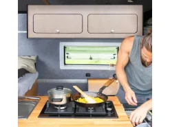 Monstershop Wohnwagen Hängeschrank mit schwarzem Rand 120cm x 35cm x 35cm