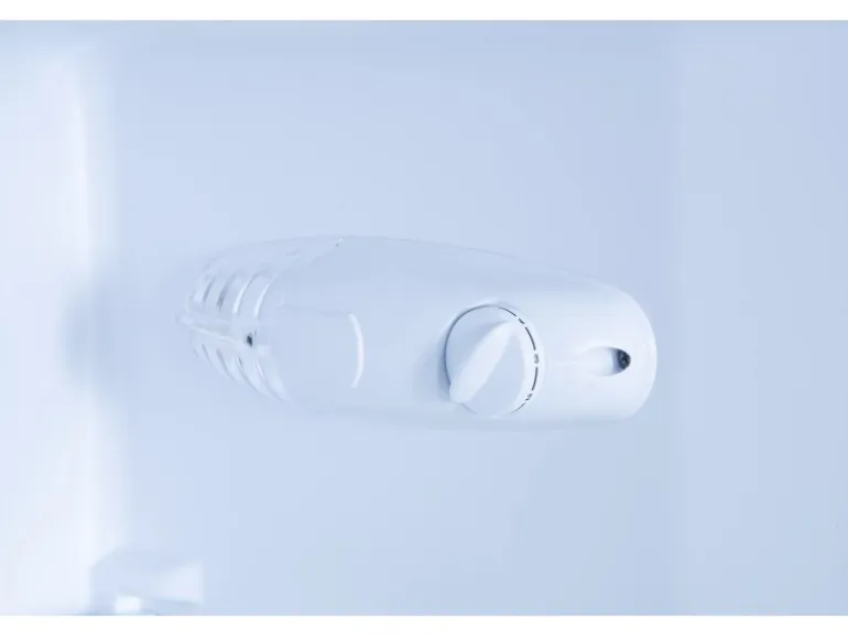 PKM Kühl-Gefrierkombination GK212 SI Silber EEK: E