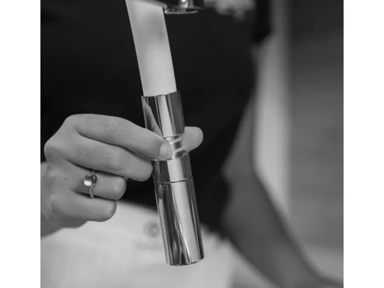 VIZIO 3 Wege Wasserhahn Küchenarmatur BOD mit 360° Schwenkbarem Auslauf Abnehmbare 2 Strahl Handbrause Verchromt Blau