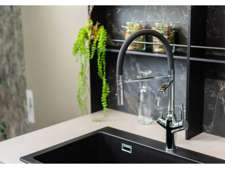 VIZIO 3 Wege Wasserhahn Küchenarmatur BOD mit 360° Schwenkbarem Auslauf Abnehmbare 2 Strahl Handbrause Verchromt Schwarz