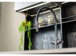 VIZIO 3 Wege Wasserhahn Küchenarmatur BOD mit 360° Schwenkbarem Auslauf Abnehmbare 2 Strahl Handbrause Verchromt Schwarz