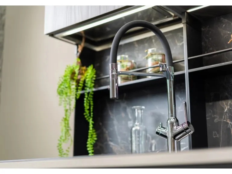 VIZIO 3 Wege Wasserhahn Küchenarmatur BOD mit 360° Schwenkbarem Auslauf Abnehmbare 2 Strahl Handbrause Verchromt Schwarz