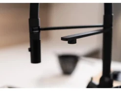 VIZIO 3 Wege Wasserhahn Küchenarmatur BOD mit 360° Schwenkbarem Auslauf Abnehmbare 2 Strahl Handbrause Schwarz Matt Schwarz