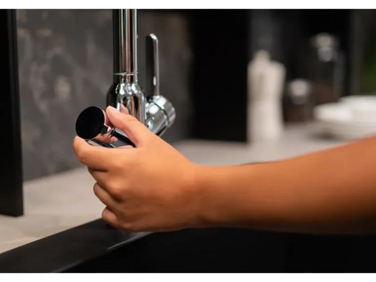 VIZIO 4 Wege Wasserhahn Küchenarmatur BOD mit 360° Schwenkbarem L Auslauf Verchromt