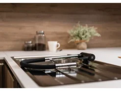 VIZIO Wasserhahn Vorfenster Küchenarmatur Umklappbar 45 CM mit 360° Schwenkbarem Auslauf Abnehmbare 2 Strahl Handbrause Chrom und Schwarz Matt