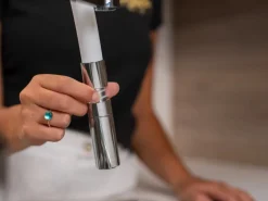 VIZIO Wasserhahn Vorfenster Küchenarmatur Umklappbar 45 CM mit 360° Schwenkbarem Auslauf Abnehmbare 2 Strahl Handbrause Verchromt   Weiß