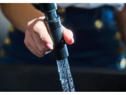 VIZIO Wasserhahn Vorfenster Küchenarmatur Umklappbar 6 CM mit 360° Schwenkbarem Auslauf Abnehmbare 2 Strahl Handbrause Schwarz Matt   Rot