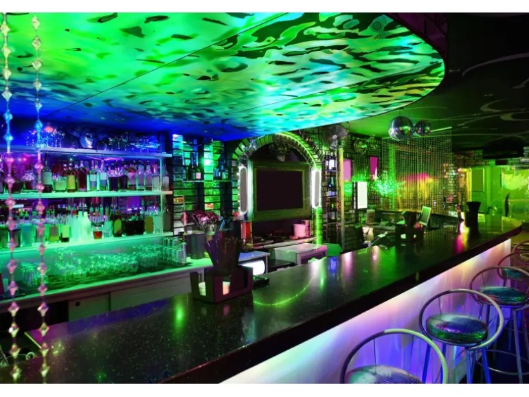 WALLFACE 27207 OCEAN Aqua Wandpaneel in Metall-Optik Holographisch Blau 2600 mm x 1000 mm x 8,24 mm 2,6 m2 Blau